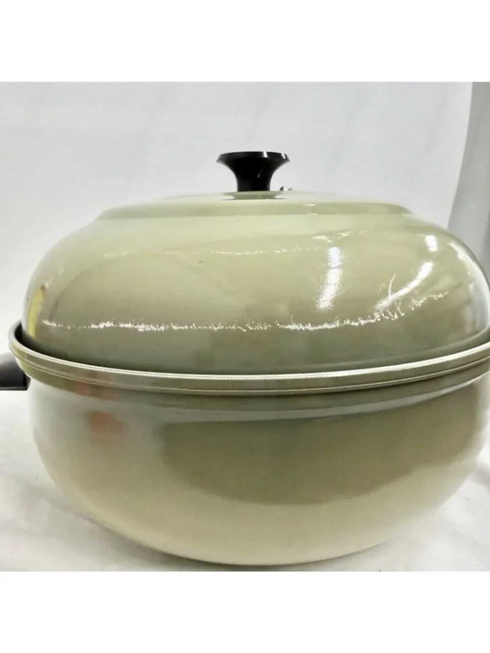 Mirro MCM Avocado Green Bun Warmer Server ColorMode Aluminum USA Vintage 9.5”